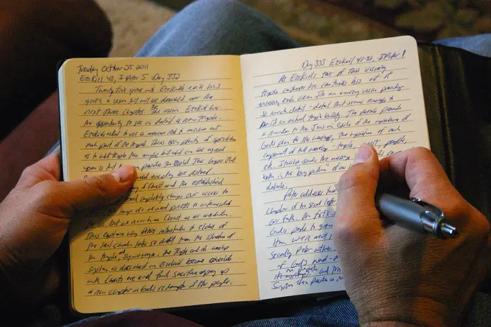 Escribir un diario con tus pensamientos puede transformar tu vida